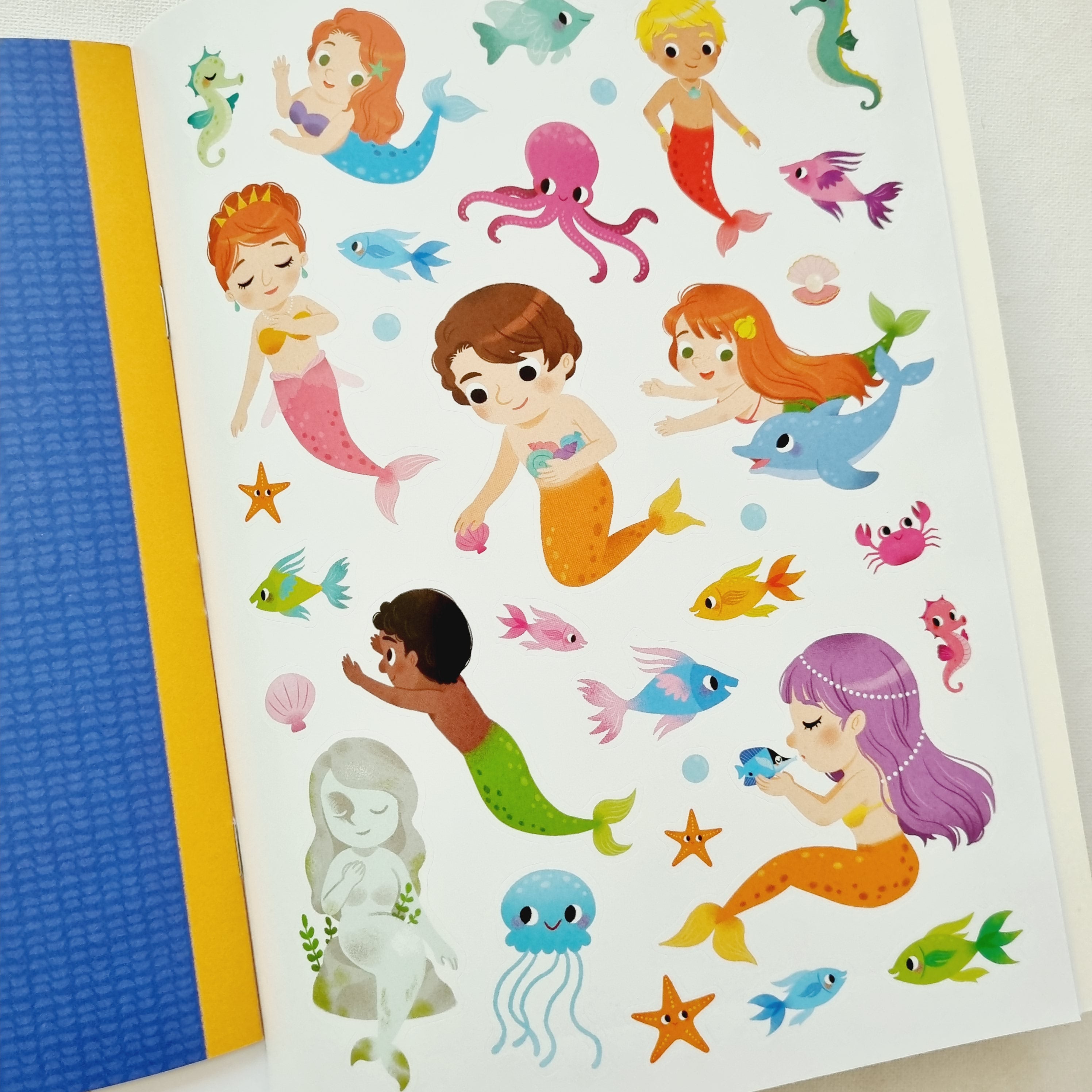 Mundos mágicos. Libro de stickers Mundos mágicos. Libro de stickers